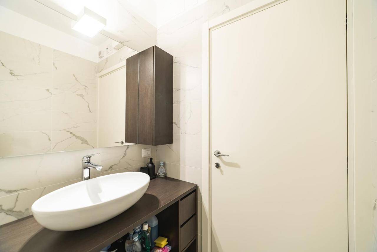 Moderno Bilocale 64Mq Con Parcheggio E Palestra Apartment Milano Ngoại thất bức ảnh